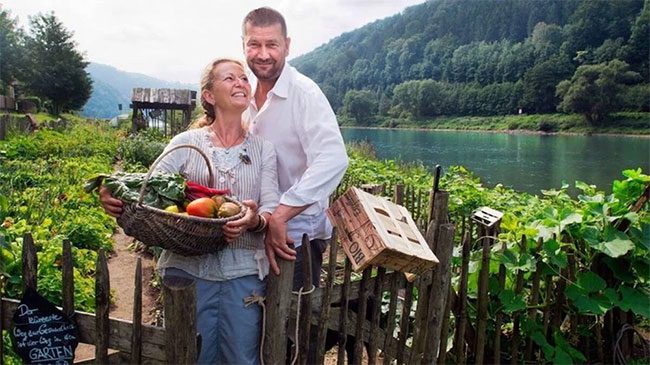 The hosts of the timeless town of Schmilka proudly offer healthy organic food.