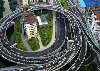 apartment building in the middle of the bridge only 3 people are willing to trade 127856
