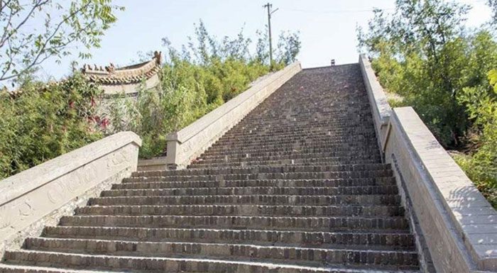 As soon as someone walks by, the steps produce sounds resembling dripping water.