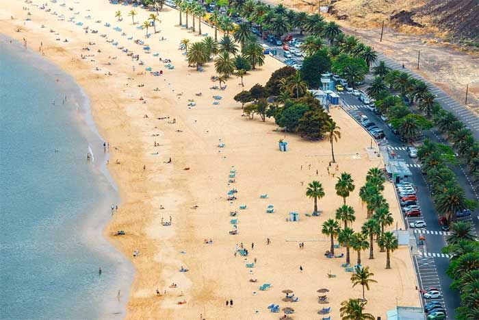 White sand was brought here from the Sahara Desert (Africa), totaling around 270,000 tons.
