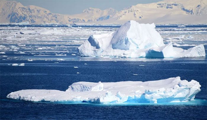 Sea ice drift in Chiriguano Bay, Antarctica.