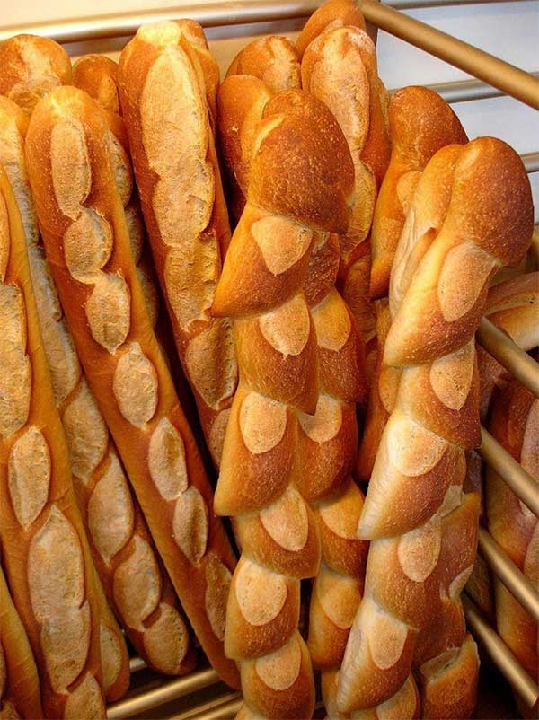 Eating bread to determine the gender of the baby