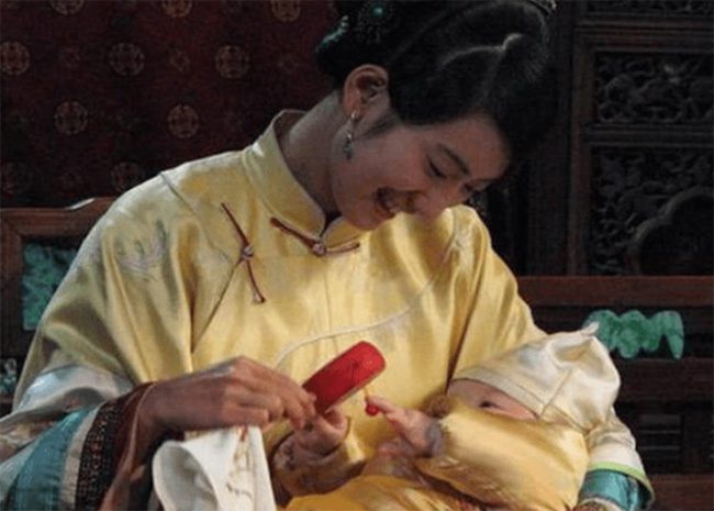 Being a wet nurse for princes and princesses is not an easy job; it is, in fact, very laborious.