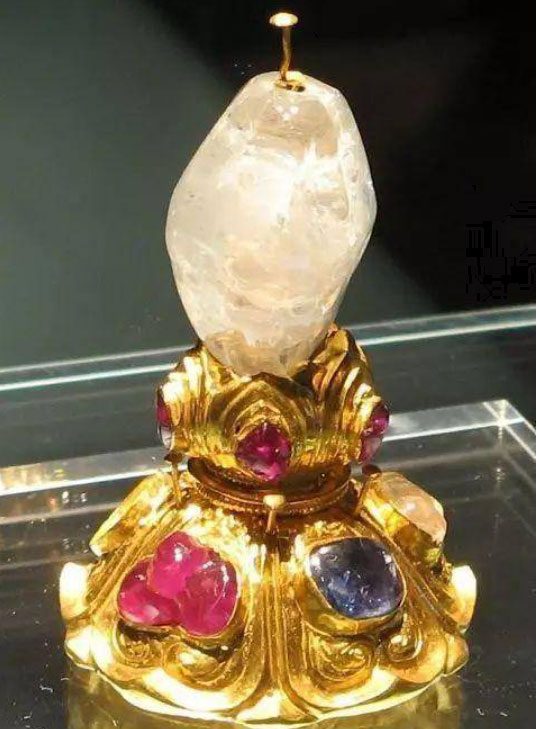 Most of the treasures in the tomb have very high value.