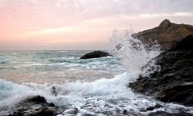 The pendulum system can protect coastlines from strong wave impacts.