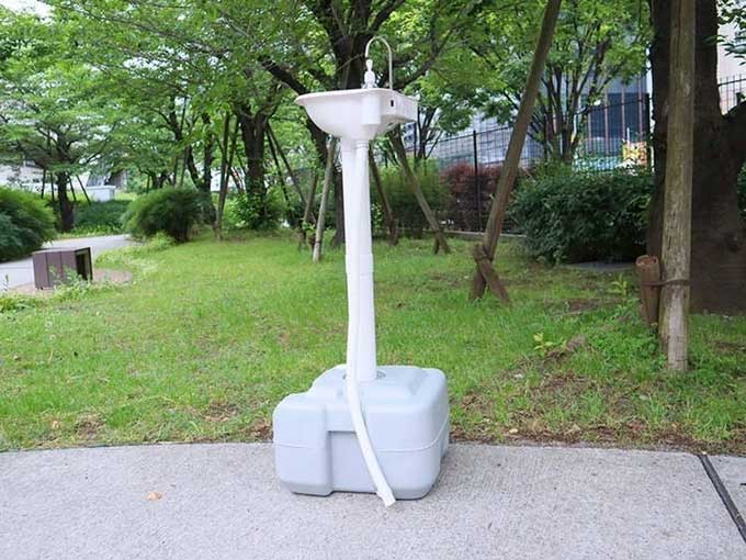Lightweight smart mobile sink weighing less than 3kg produced by a Japanese company.
