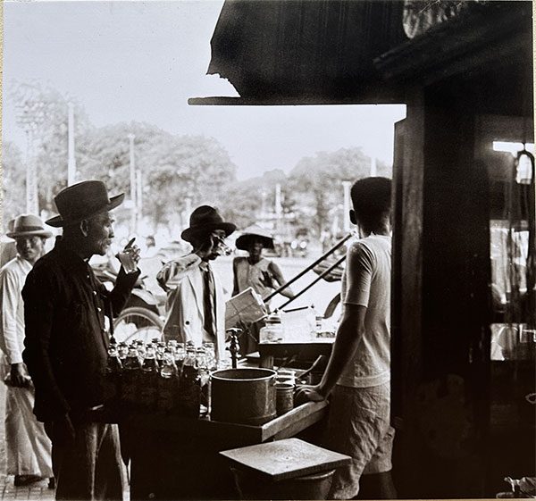 A lemonade stand on the sidewalk in 1930.