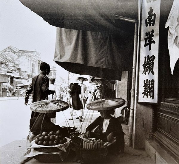 A fruit and sugarcane vendor in the Old Quarter before 1930.