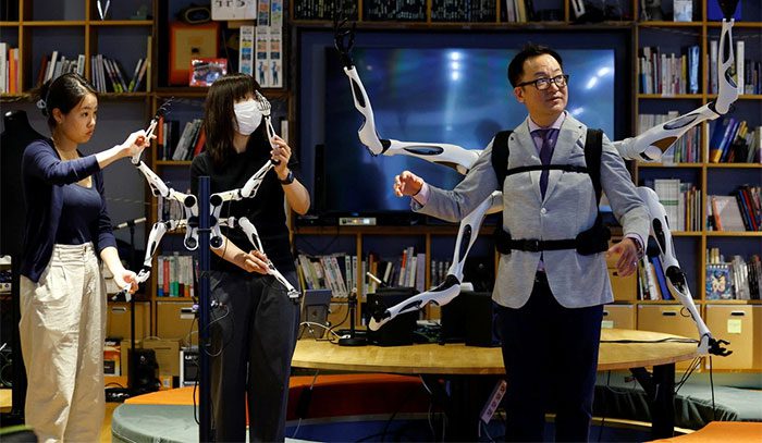 Professor Masahiko Inami and the "Jizai Arms" robot