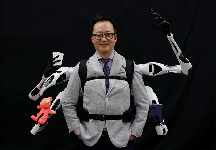 "Jizai Arms" can grasp multiple objects simultaneously
