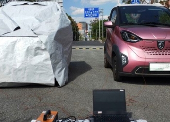 car thermal blanket helps cool the car in hot weather 128597