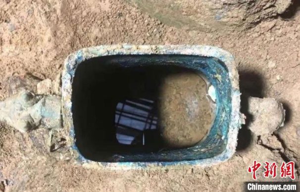 Image of the liquid found inside the two bronze vessels.