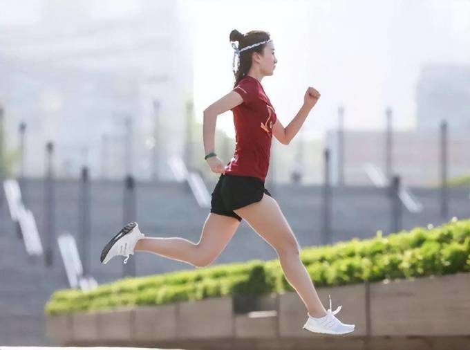 Morning running supports weight loss and improves heart health.