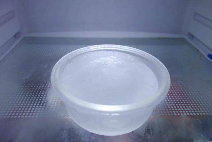 This method helps keep food fresh in the fridge.