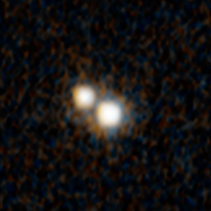 Actual image of two extremely rare quasar pairs in Hubble data
