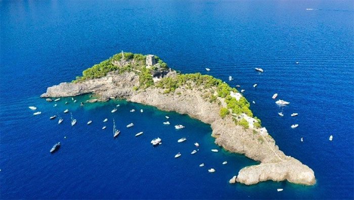Rental prices are high, so the island rarely sees many visitors.