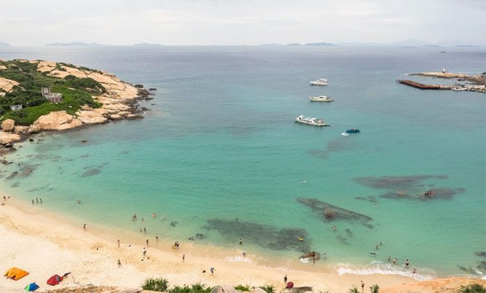 500-meter-long sandy beach in Ha Feng Bay, Miao Luan Island.
