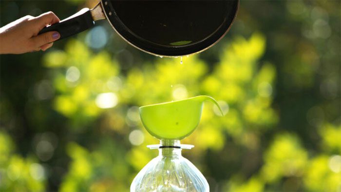 People should place oil in containers before disposal