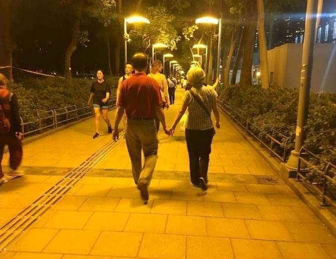 Evening walking aids digestion and promotes better sleep.
