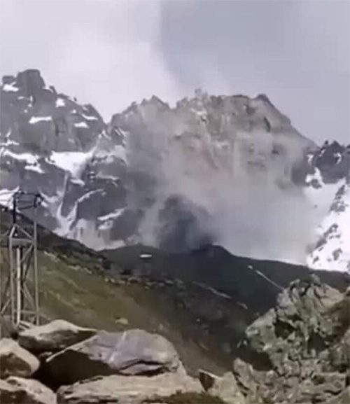 A section of Fluchthorn peak collapsed.