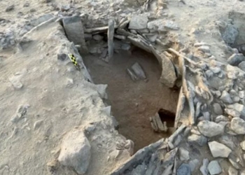 discovery of hundreds of columns in 7 000 year old tomb 127396