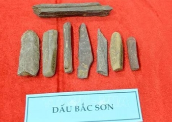 discovery of more than 900 archaeological artifacts at hang nguom sau lang son 129121