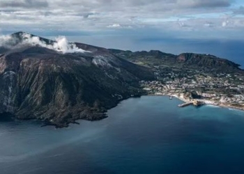discovery of the amazing ability to eat co2 quickly of volcanic bacteria 127063