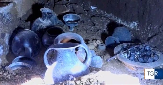  After excavating the ancient tomb, archaeologists found ceramics and a hearth. 