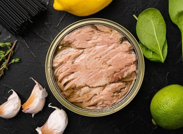 Choose and store canned food properly to prevent food poisoning risks.