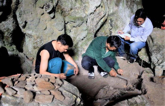 Excavation at Tham Un 2 Cave.