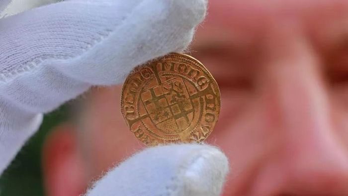  One of the four gold coins found at a monastery in Germany. 