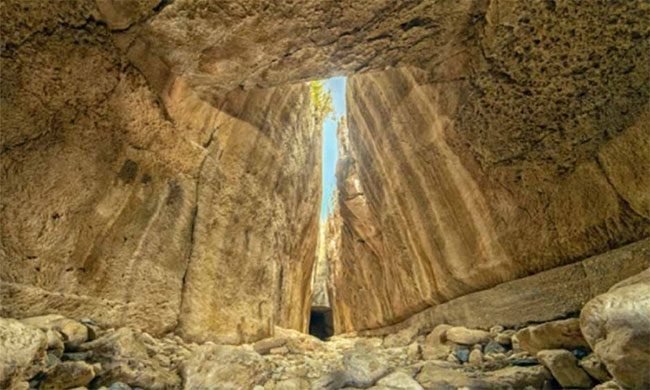 The Titus Tunnel designed by engineers from the Roman legion
