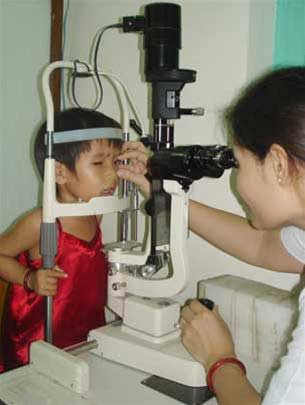 Dr. Nguyen Ngoc Chau Trang examining a child patient after laser treatment