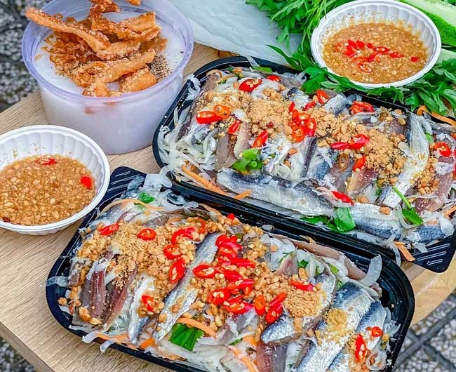 Eating raw seafood can increase the risk of allergies and parasitic infections.