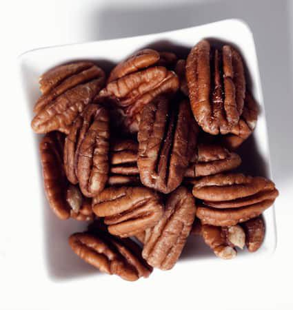 A serving of pecan nuts provides strong anti-inflammatory and antioxidant properties.
