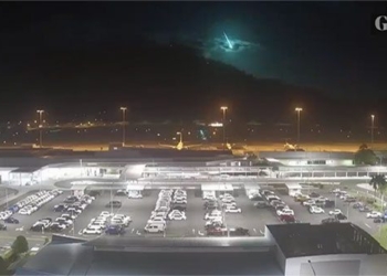 heavenly light sparkles explodes in the sky over australia 127609