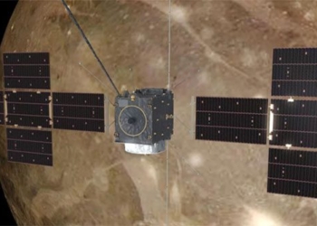 important radar antenna on the moon spacecraft 127263