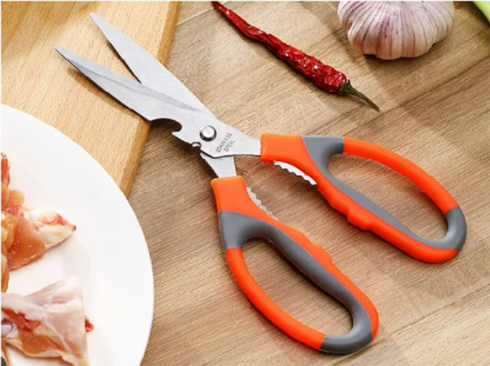 These scissors can be used for many different tasks.