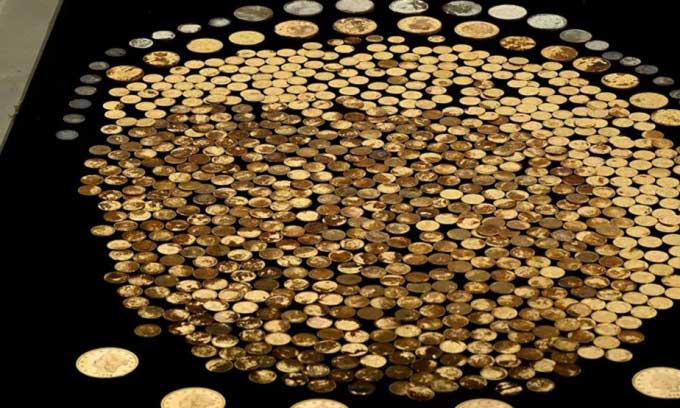 Approximately 95% of the ancient coin hoard consists of gold coins from the American Civil War.