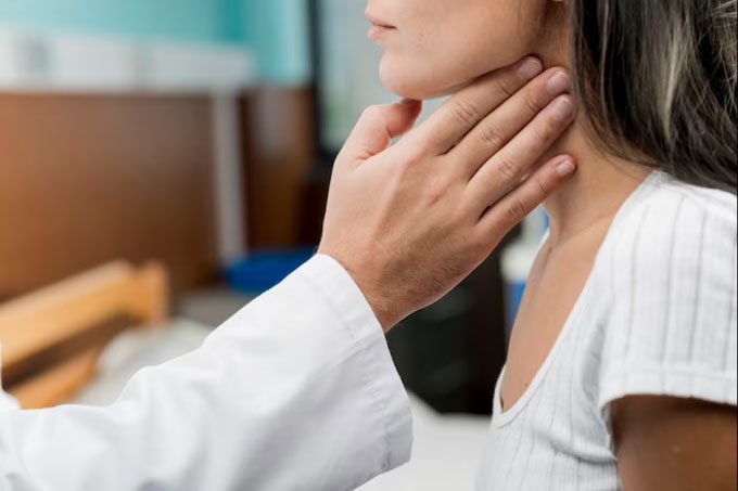 Swollen lymph nodes accompanied by fatigue and unexplained fever are abnormal signs that require examination.