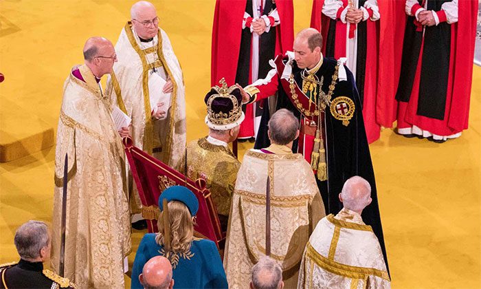 Prince William taking the oath with the king
