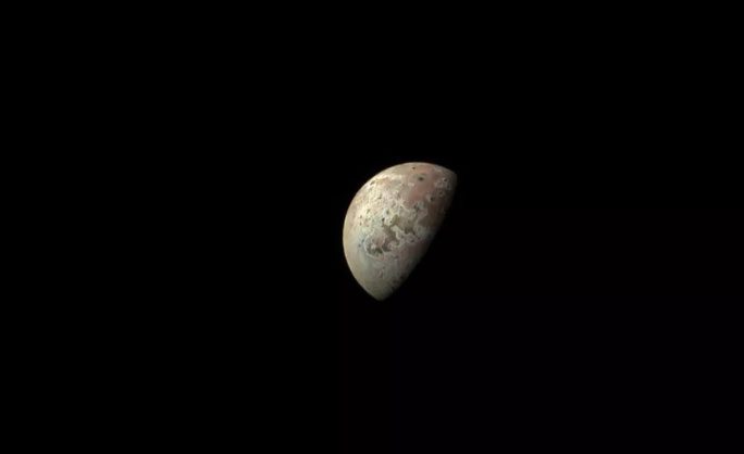 Io under visible light