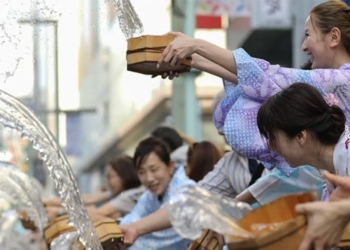 measures to avoid toxic heat from japanese eating bitter melon and wearing loose clothing 129198