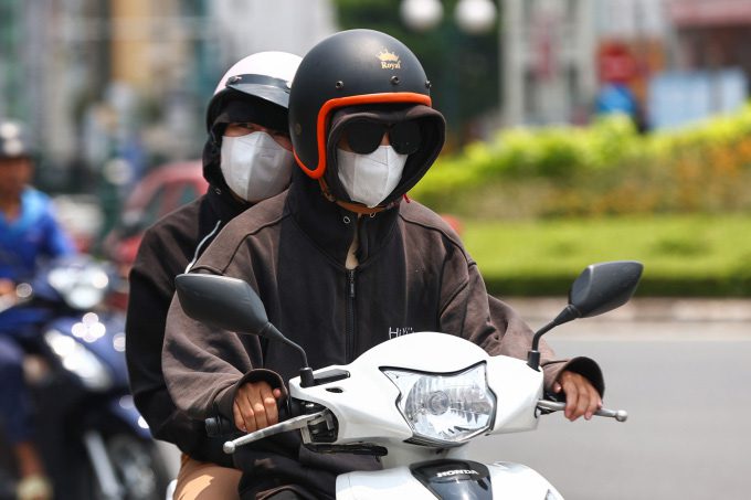 Residents of Ho Chi Minh City in hot weather, April 2023.