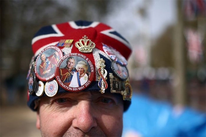 Royal fan John Loughrey poses near Buckingham Palace