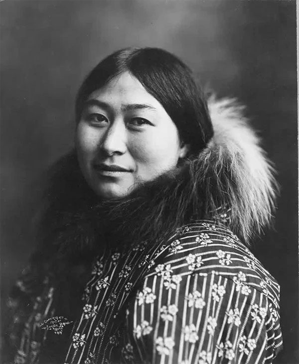 Image of an Inuit woman taken in 1907.