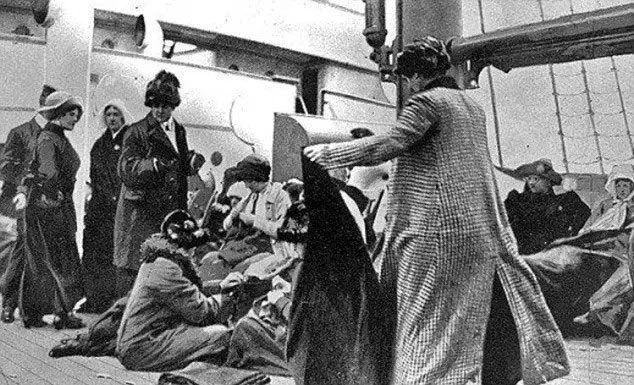 Survivors of the Titanic after being rescued.