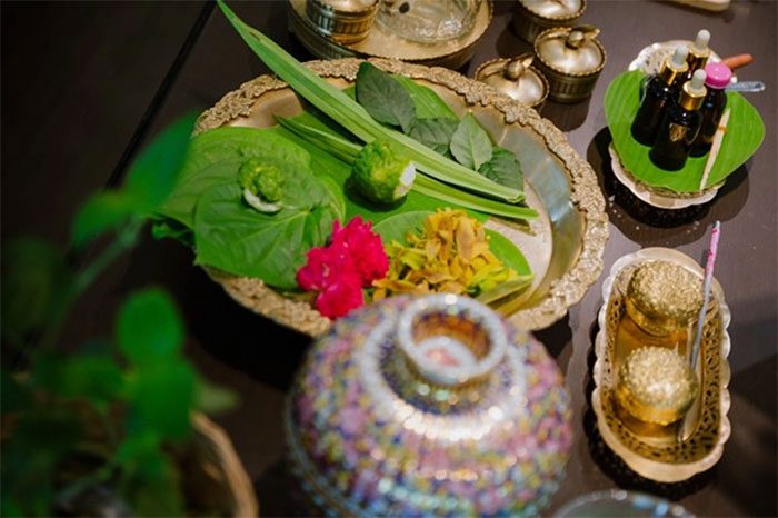 Ingredients for preparing and distilling Nam Ob Thai.
