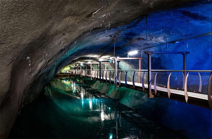 The conditioning basin is divided into interconnected caverns