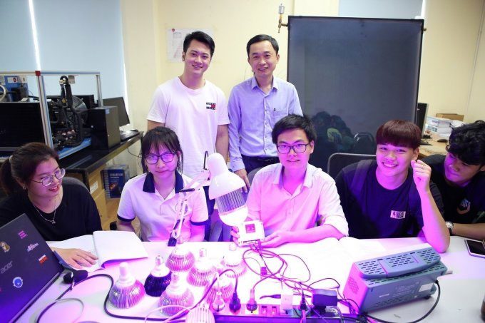 The research team in the laboratory